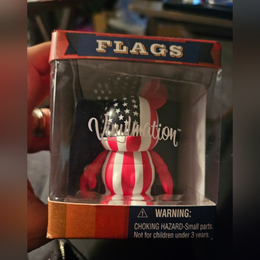 DISNEY VINYLMATION FLAGS MICKEY